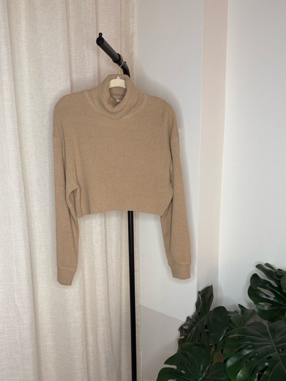 H&M Cropped Turtleneck Ribbed Sweater - Picture 3 of 5